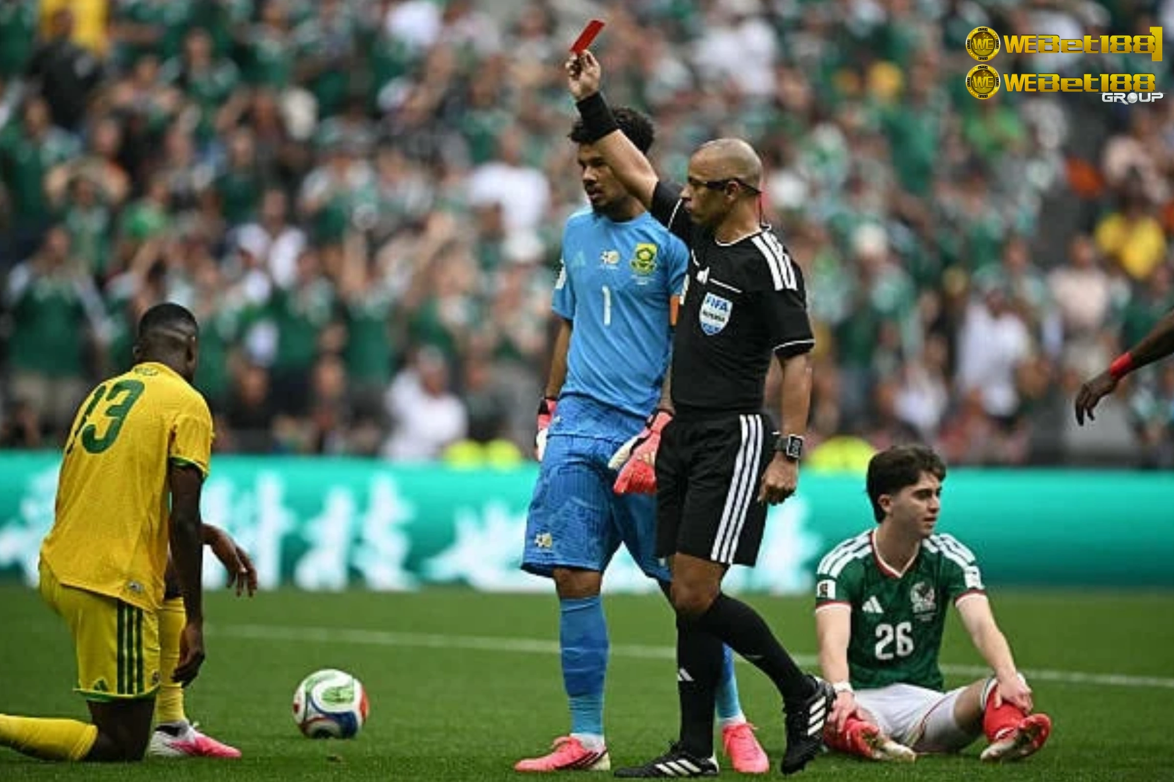 laga paling kontroversial dalam sejarah modern Piala Dunia, setelah wasit mengeluarkan tiga kartu merah dalam satu pertandingan - Webet188.news